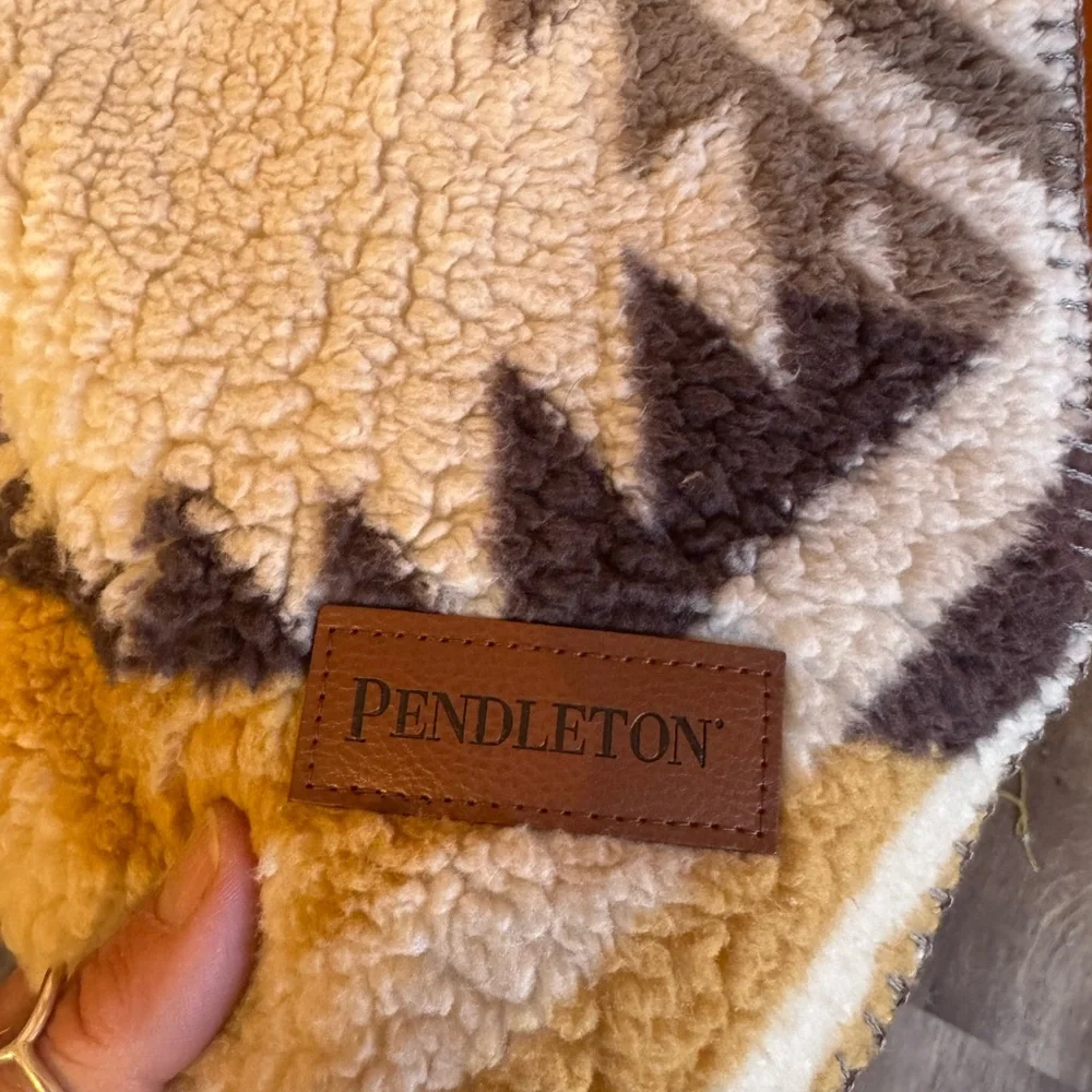NEW Pendleton White Sands‎ Sherpa Throw